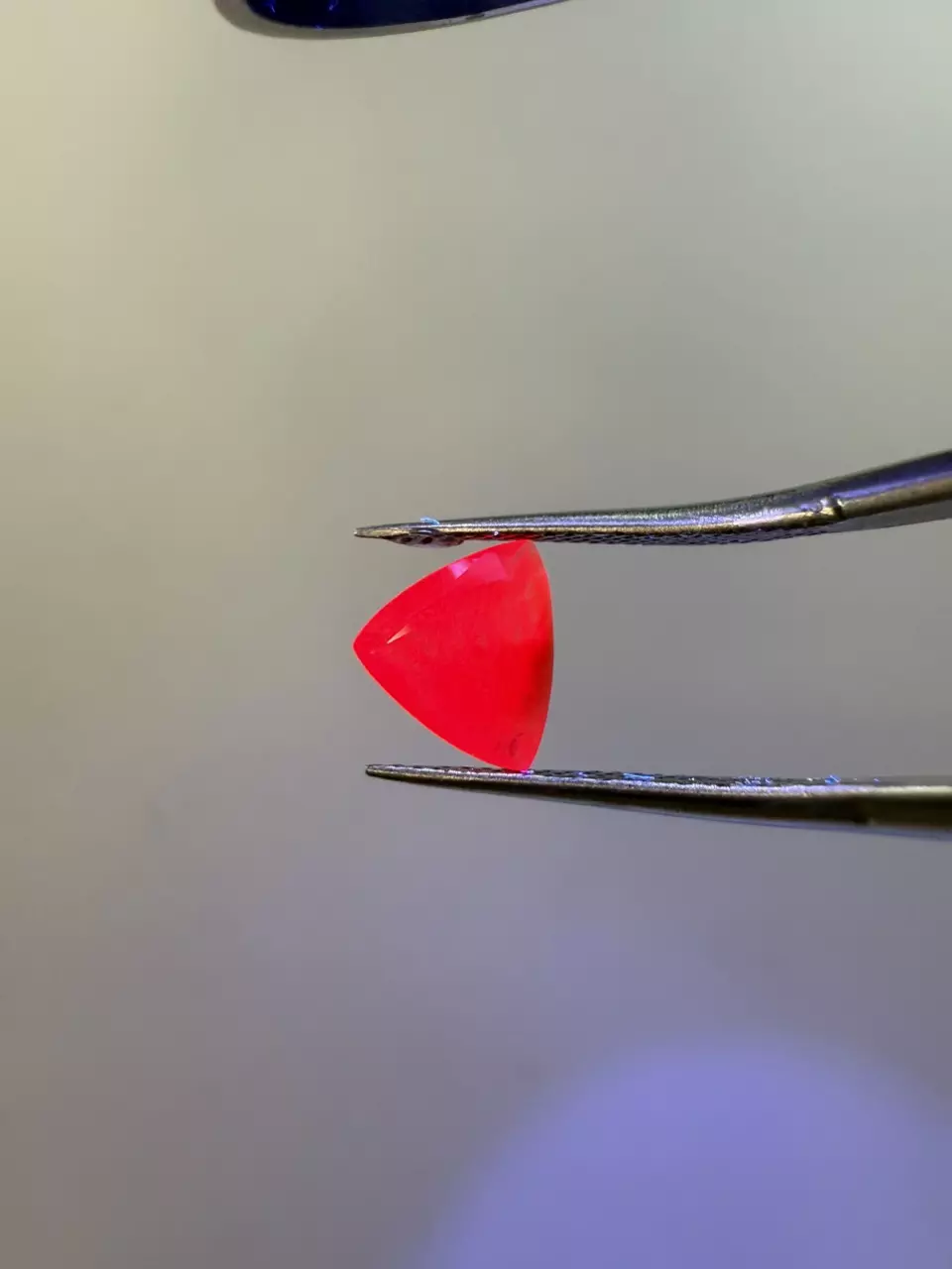 plant/Ruby Trillion Cut from Burma 0.94 ct-1