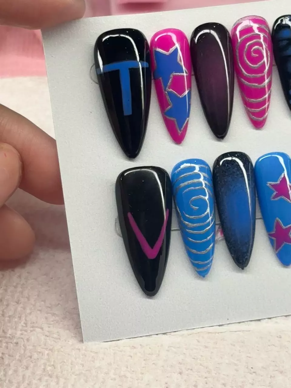 plant/Pink and blue tv girl press on nails-1