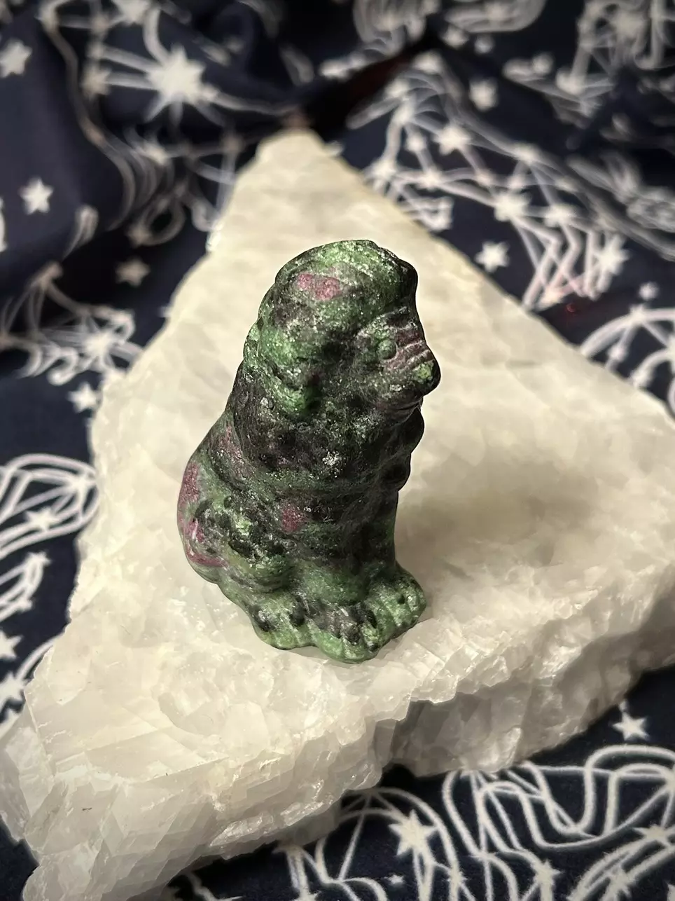 plant/Ruby in Zoisite Carving Sm - Seated Lion (UV Reactive)-1