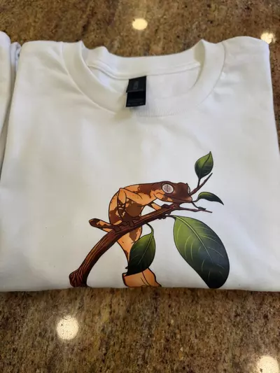 plant/Uroplatus phantasticus gecko T-shirt; black or white, specify size  -0-thumbnail