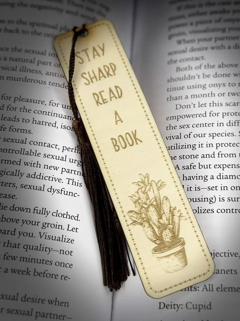 plant/Stay sharp bookmark-0