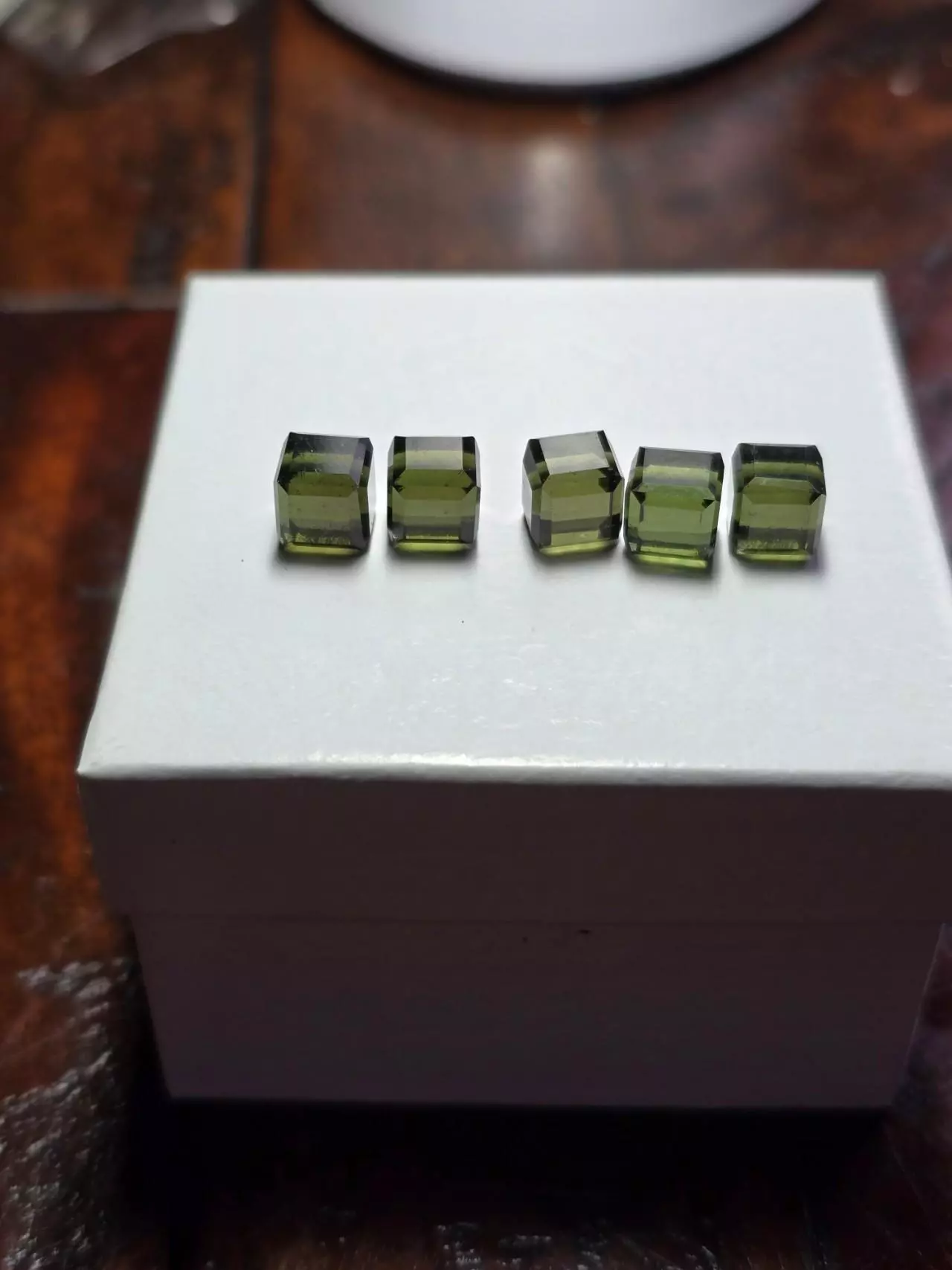 plant/Moldavite cube 7 mm-1