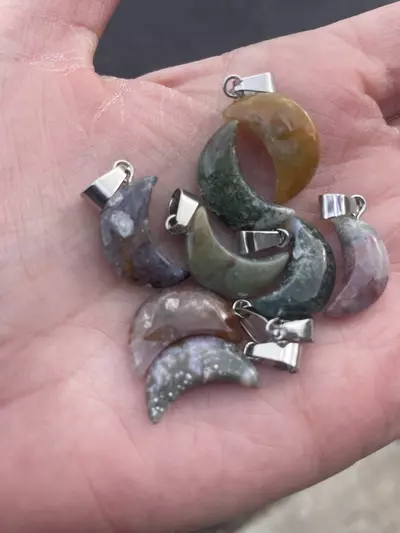 plant/MOSS AGATE MOON PENDANT -1-thumbnail