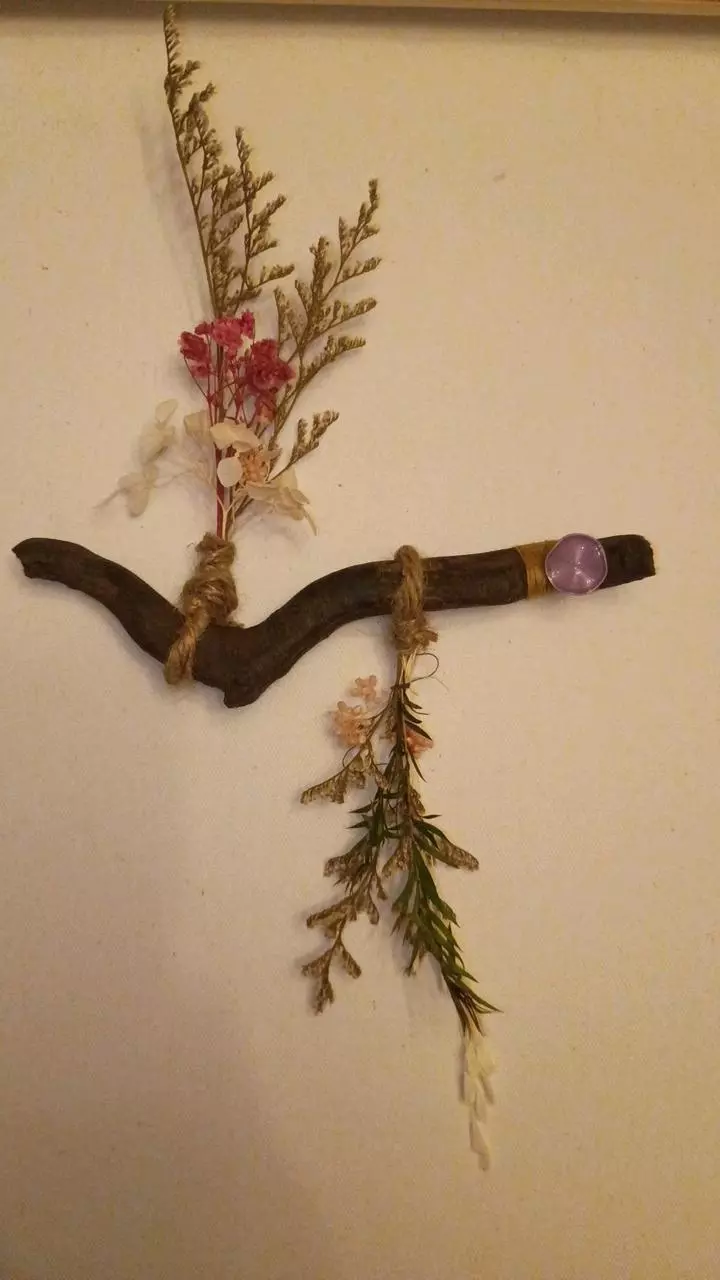 plant/Small wildflower driftwood wall hanger.-2