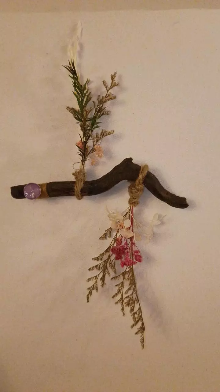 plant/Small wildflower driftwood wall hanger.-1