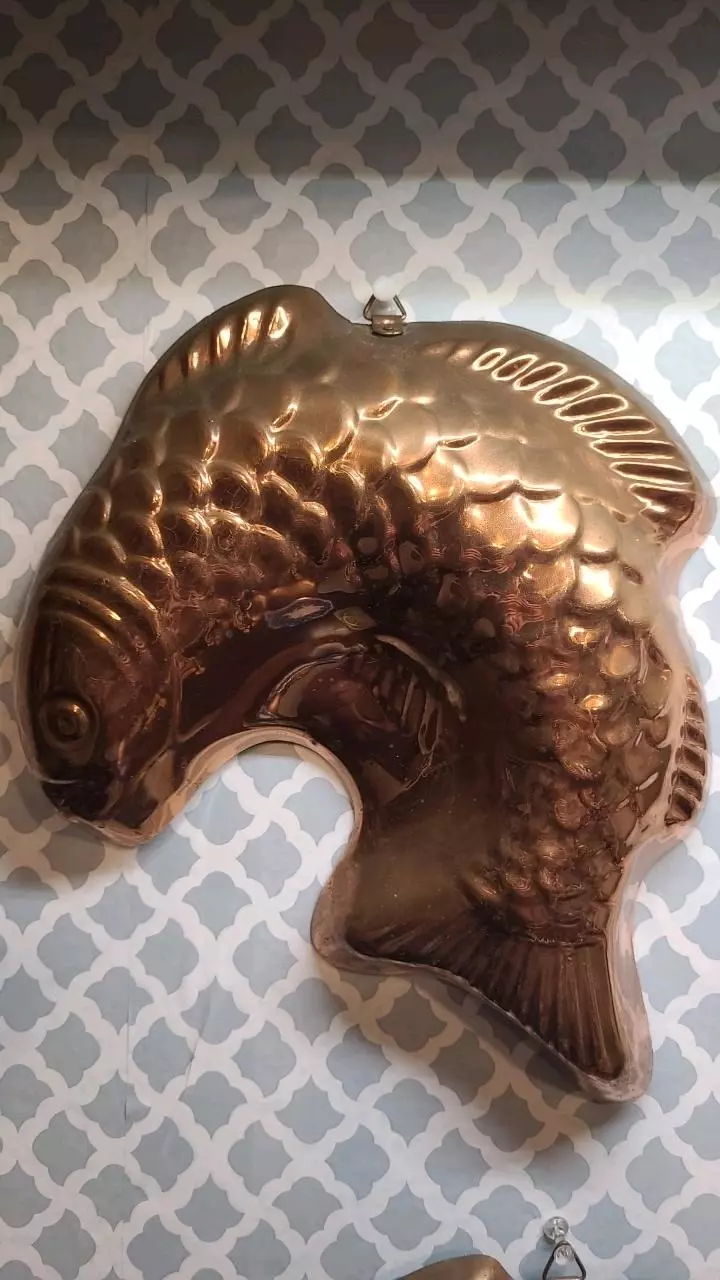 plant/Salmon Copper Jello Mold. Low Patina.-0