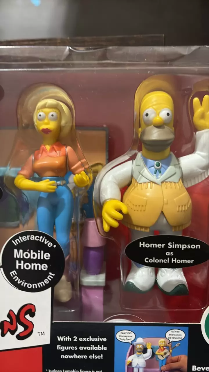 plant/SIMPSONS TOYS R US EXCLUSIVE MOBILE HOME SET WITH COL HOMER AND LURLEEN LUMPKIN-0
