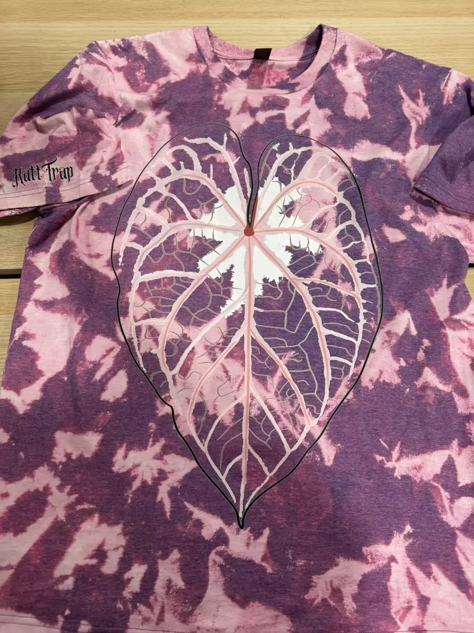 plant/LIMITED October Run - Glow In the Dark - Ghost anthurium - Bleached T-shirt -1