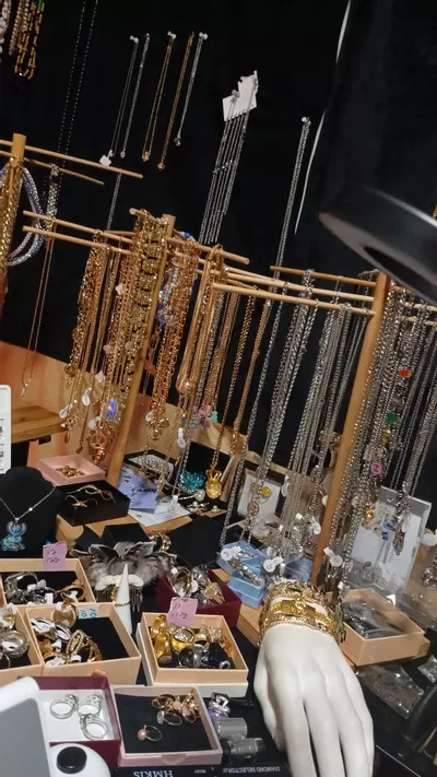 plant/Random pieces of jewelry.-0-thumbnail