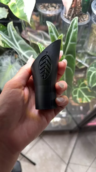 plant/Black scooper making it easier to repot your plant babies-0-thumbnail