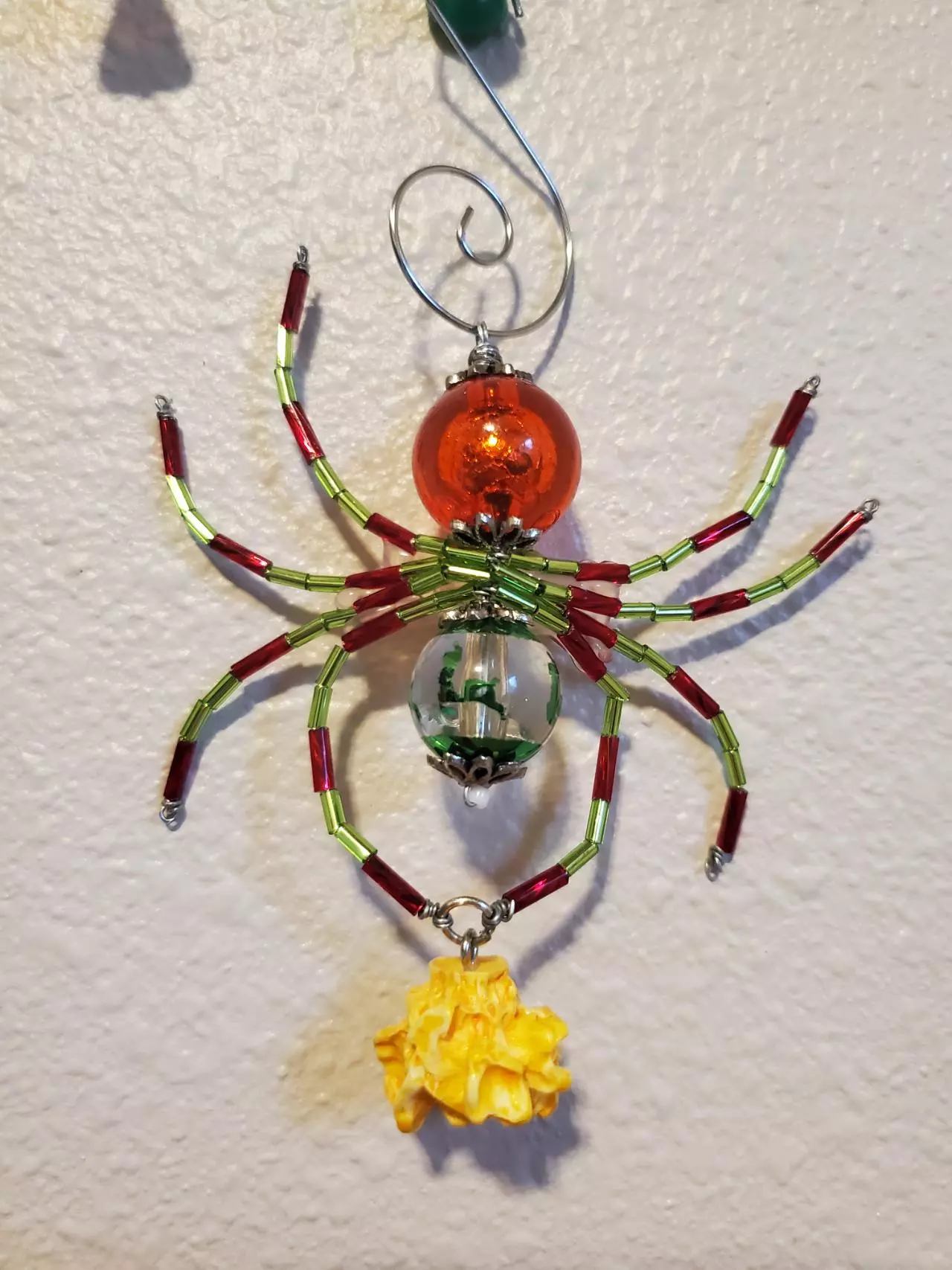 plant/Spider ornament w/ popcorn-0