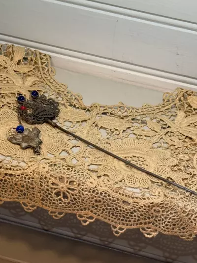 plant/Swan Hat Pin-1-thumbnail