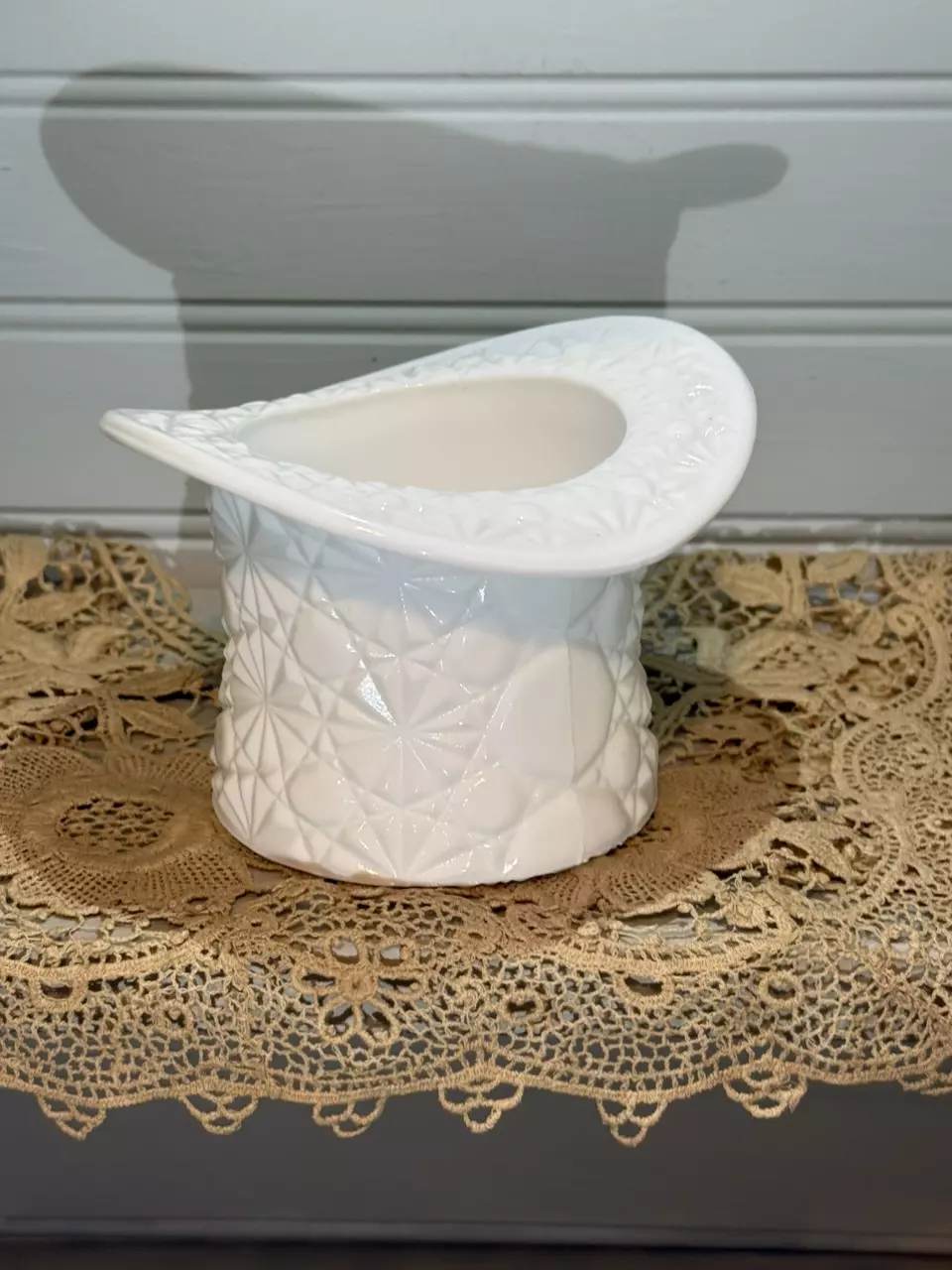 plant/Milk Glass Hat Daisy and Button-0