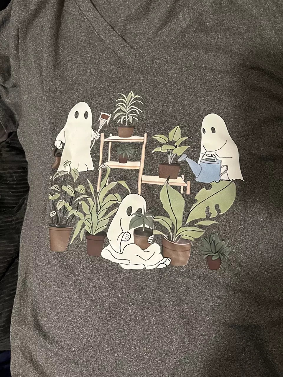 plant/SPOOKY plantie ghosts V neck Tshirt LG-0
