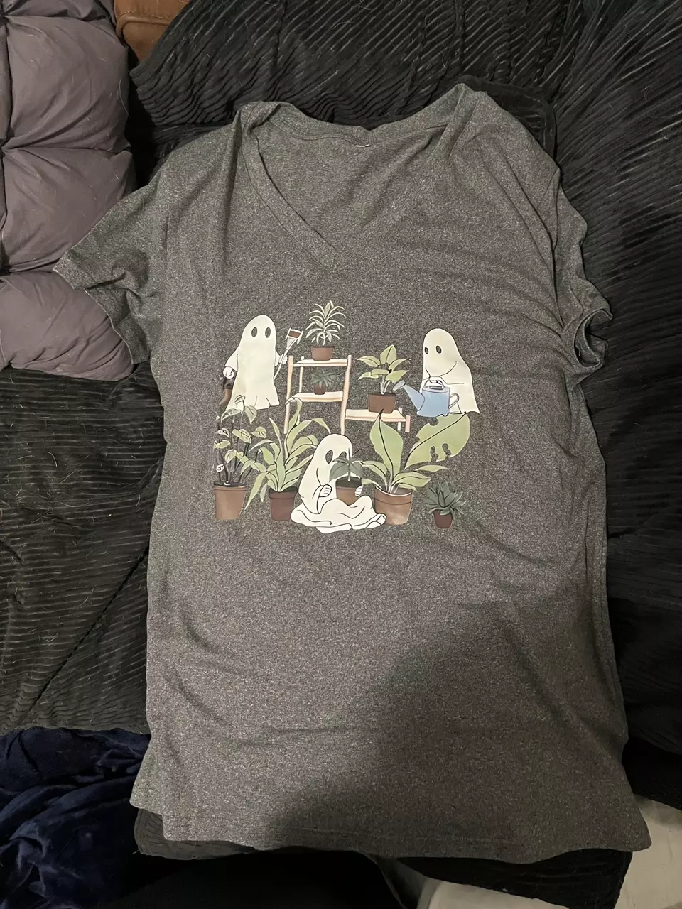 plant/SPOOKY plantie ghosts V neck Tshirt LG-1