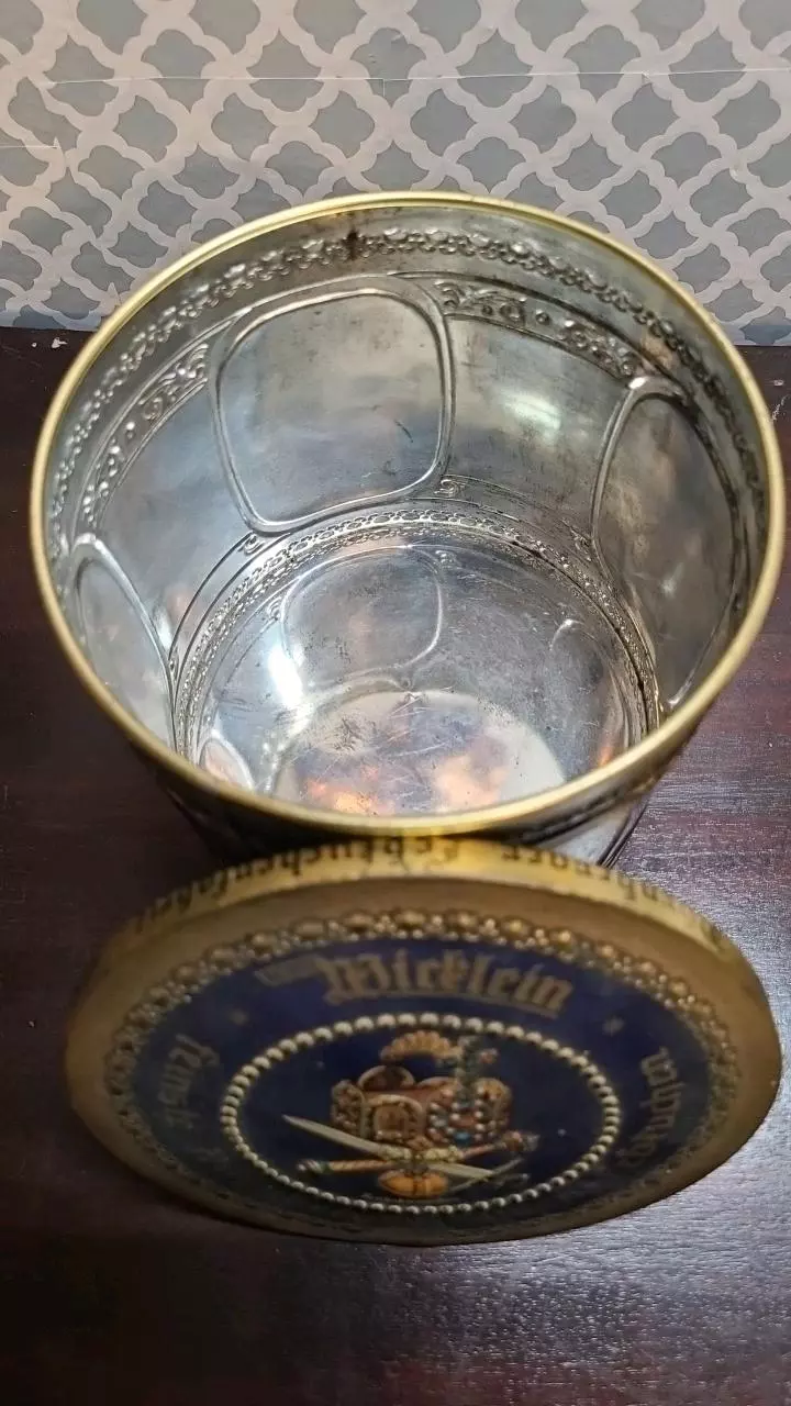 plant/Vintage German Embossed Cookie Tin-5
