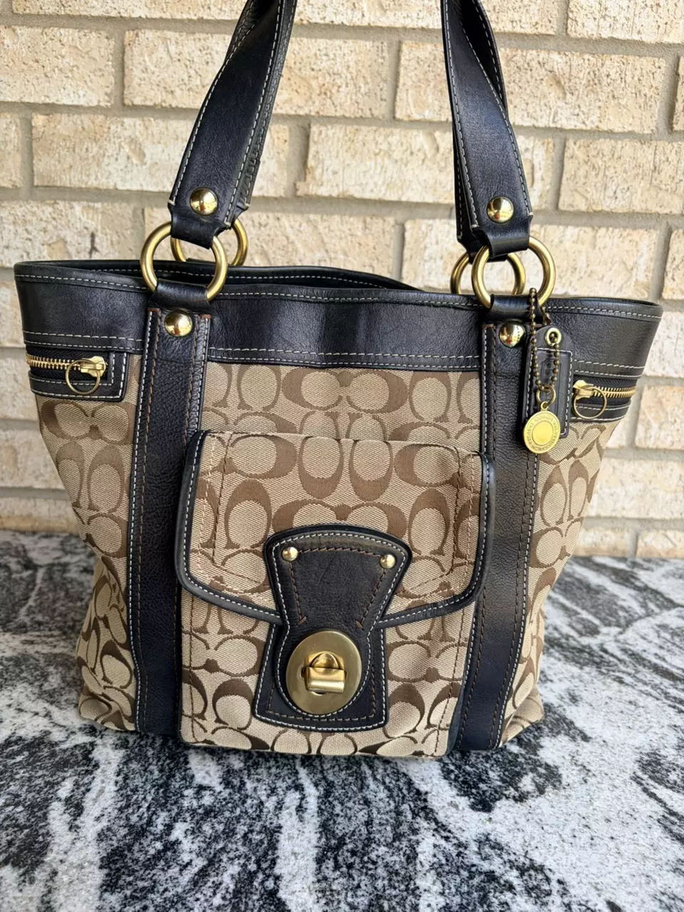 plant/585. Coach Legacy turnlock tote #10640-0