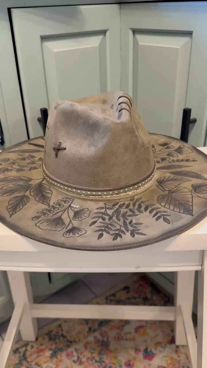 plant/‘Plant Mom’ hand-burned hat-1