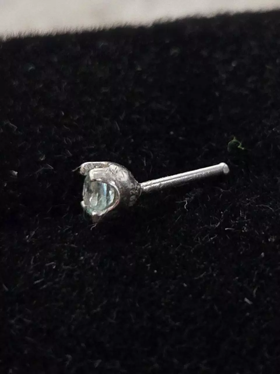 plant/Vanadium Beryl nose stud-1