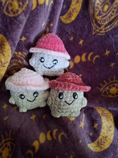 plant/Mini baby mushies- pink cap-0-thumbnail