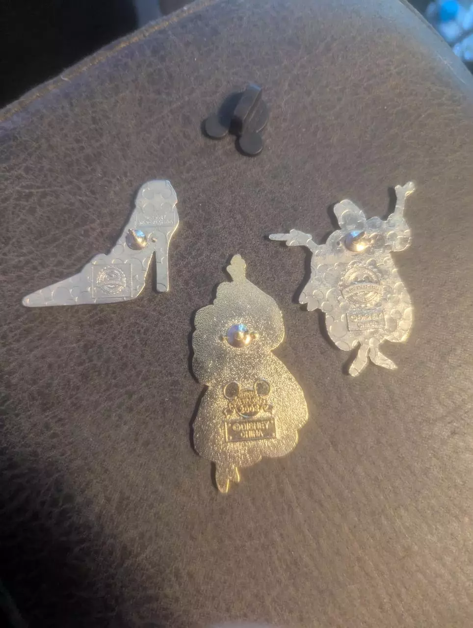 plant/Cruella De Vil pin set-1