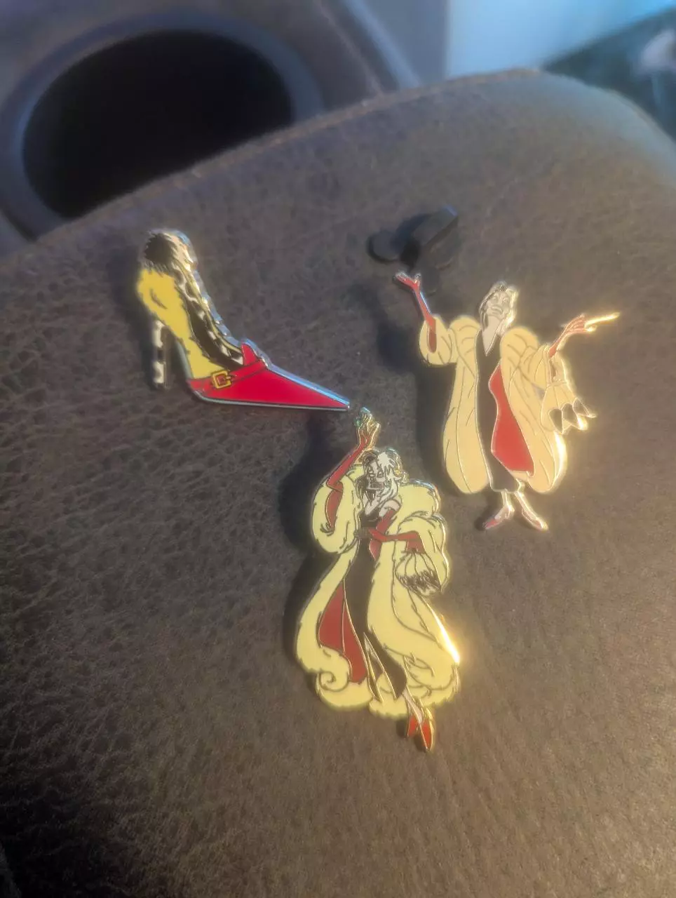 plant/Cruella De Vil pin set-0
