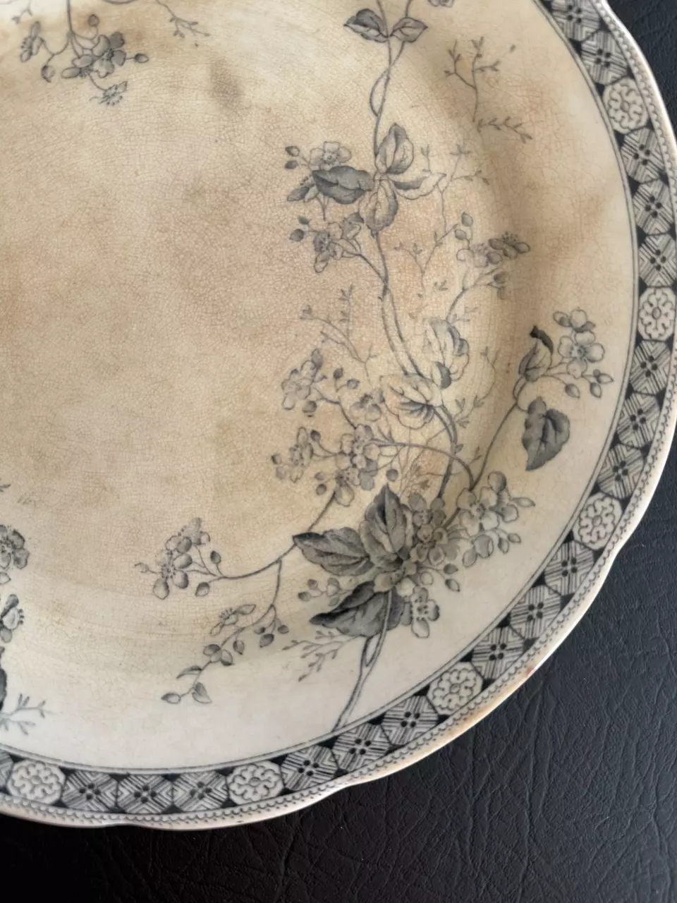 plant/Black and White Ironstone Plate | Scalloped Edge-1