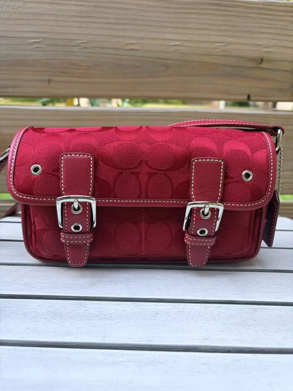 plant/595. Vintage Coach mini field bag in red-0