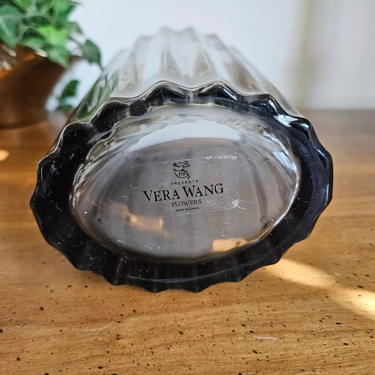 plant/FTD Vera Wang Smoky Glass Vase-5