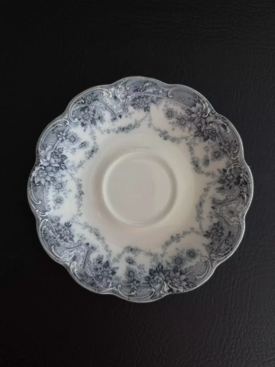plant/Blue and White China Saucer-0