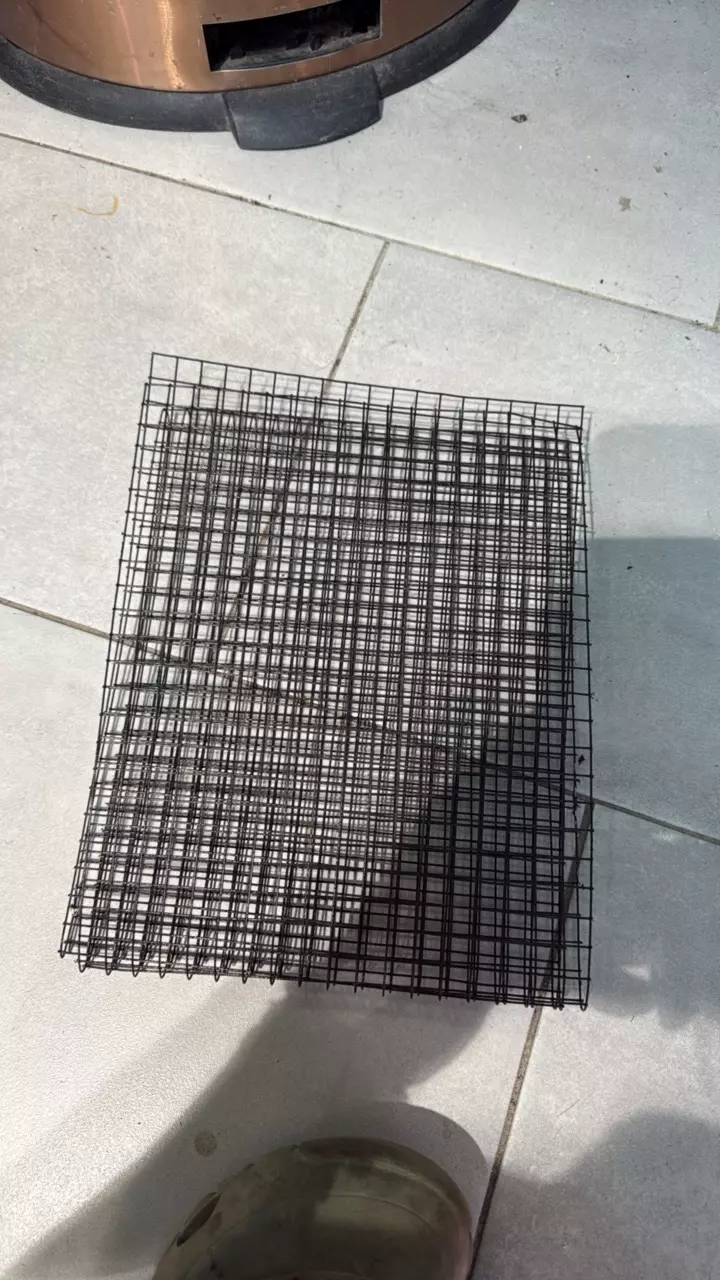 heat_pack/Hardware cloth for moss poles-0