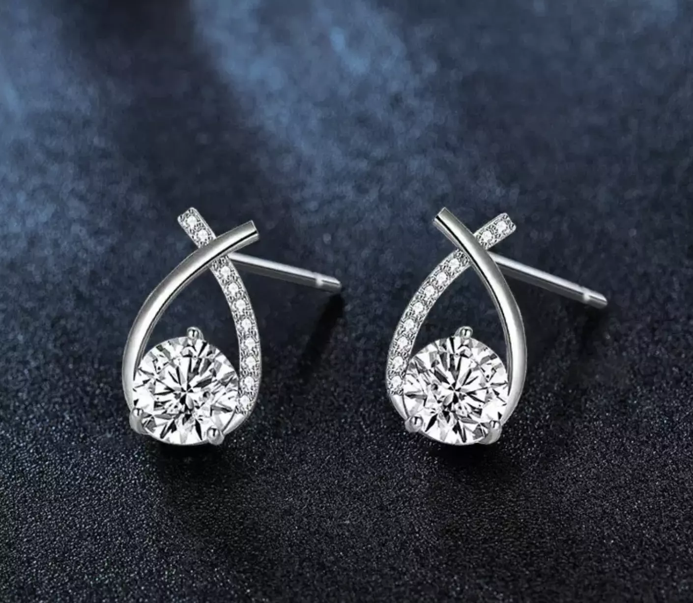 plant/S925 Sterling Silver 1 Carat Moissanite Fish Tail Cross Stud Earrings -MS2510A21W-0