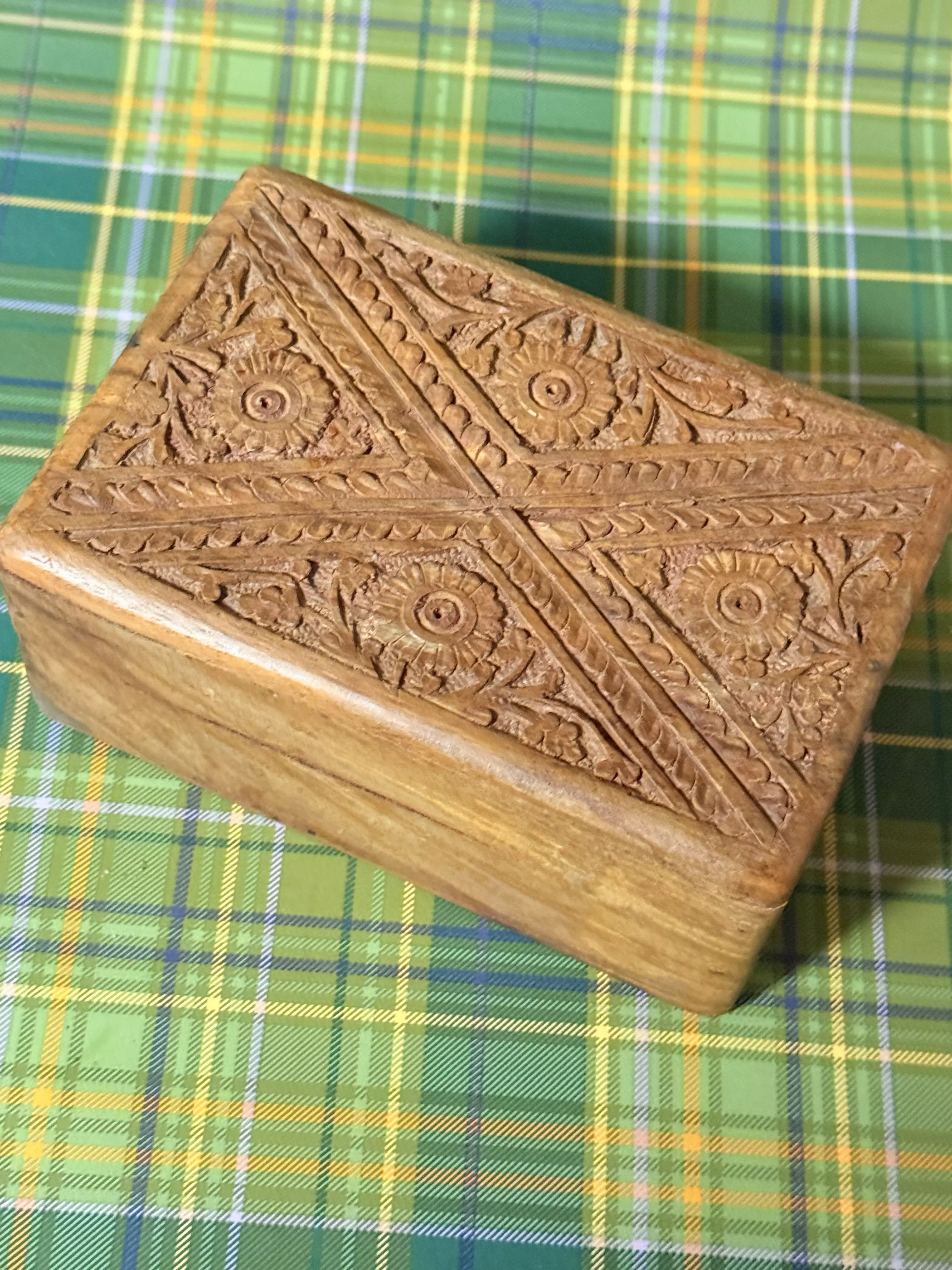 plant/Carved Wooden Box -0