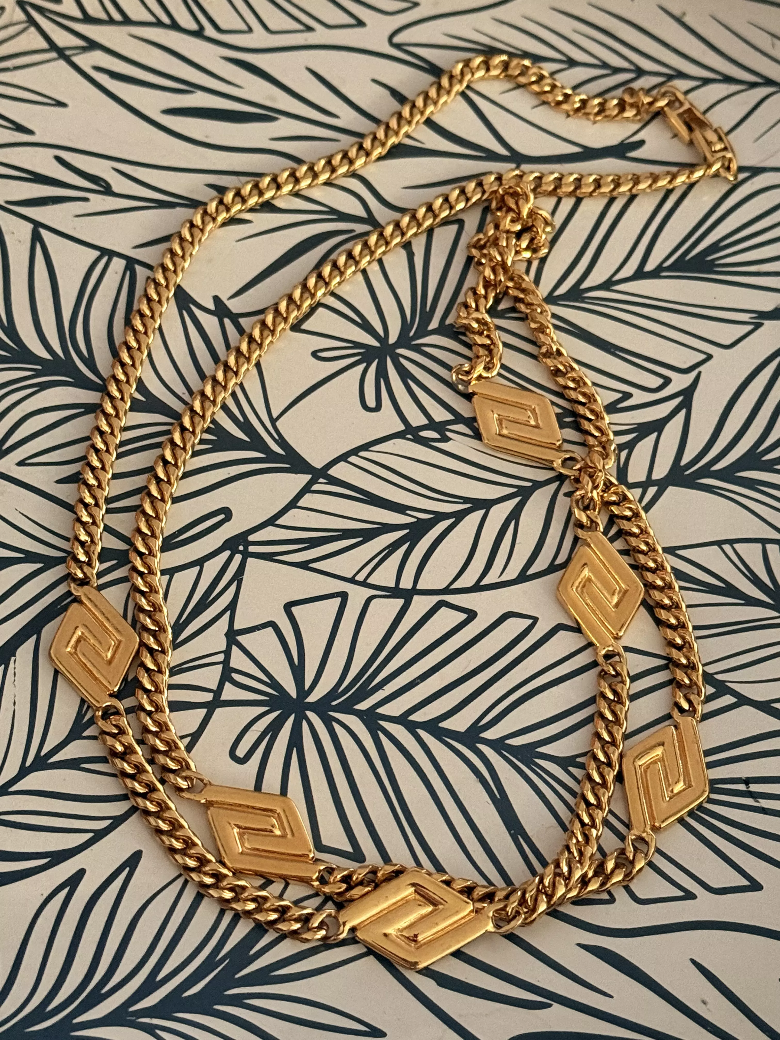 plant/13. Gold Tone Necklace -0