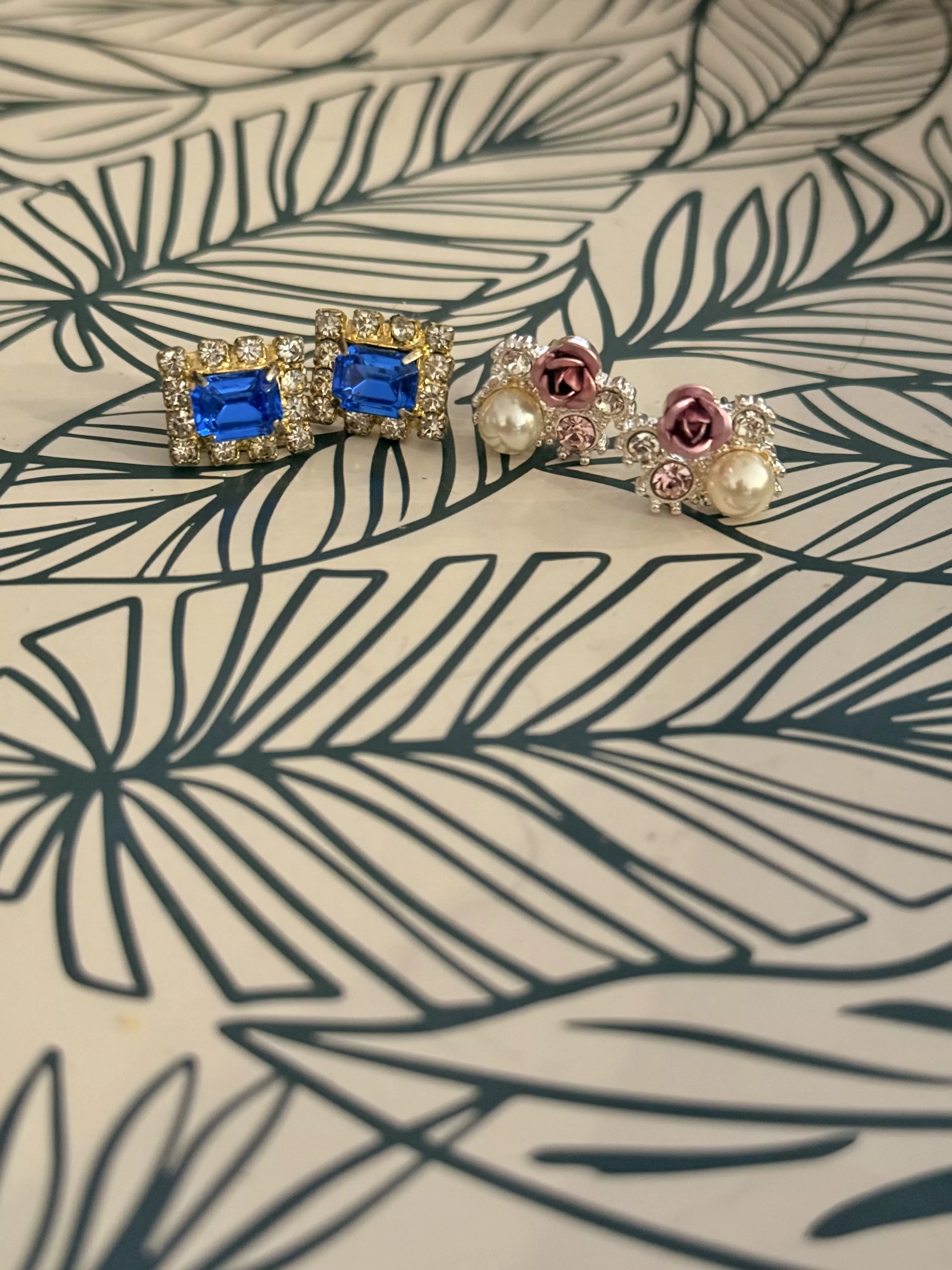 plant/8. Two Sets Post Back Earrings -0