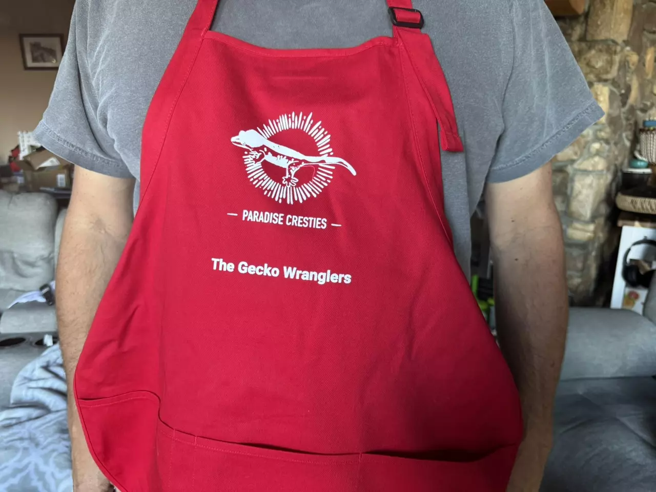 plant/Apron with Pockets & Stain Release Technology  - red-1