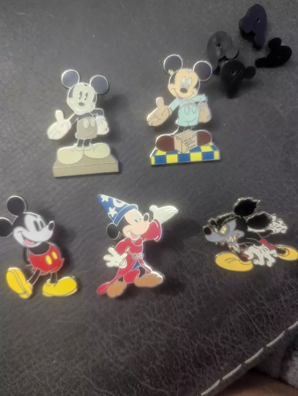 plant/7 Mickey mouse pin set-0
