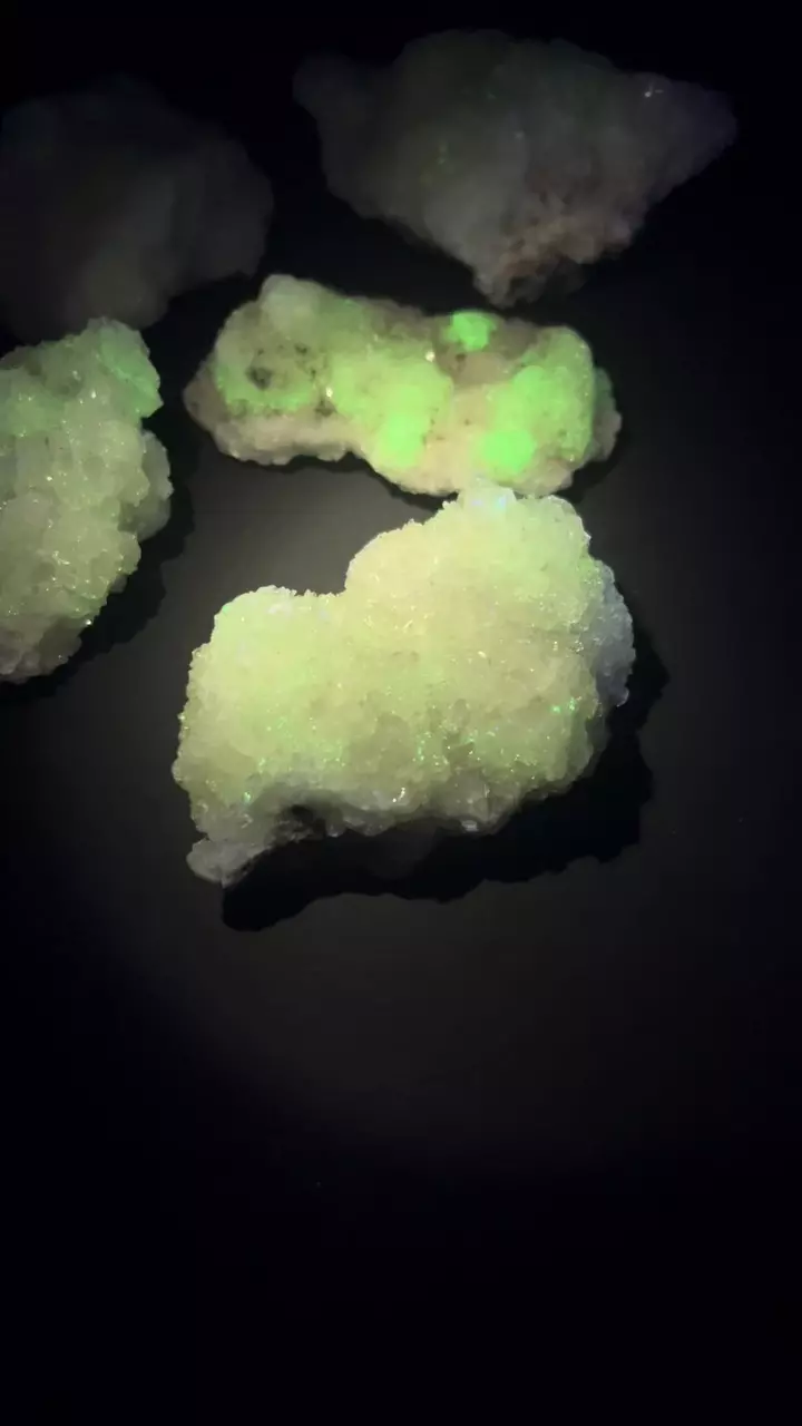 plant/UV Reactive Selenite Clusters-2