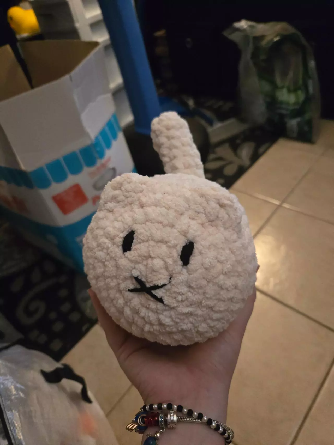 plant/Cream color loaf cat (embroidered eyes)🐈-0