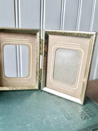 plant/Vintage trifold small brass frame-1-thumbnail