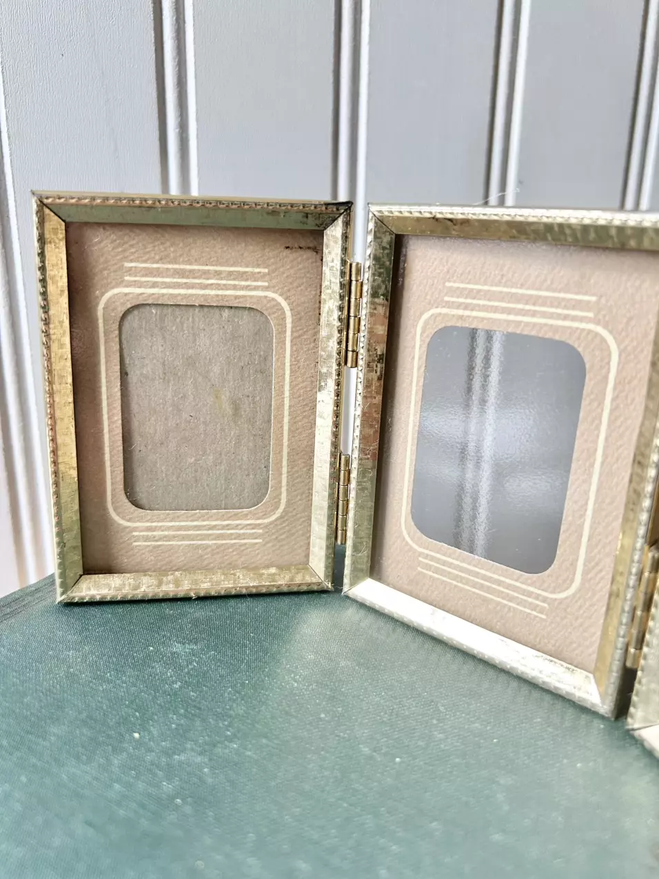 plant/Vintage trifold small brass frame-2