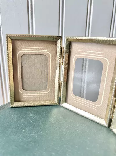 plant/Vintage trifold small brass frame-2-thumbnail