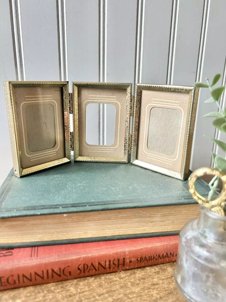 plant/Vintage trifold small brass frame-0