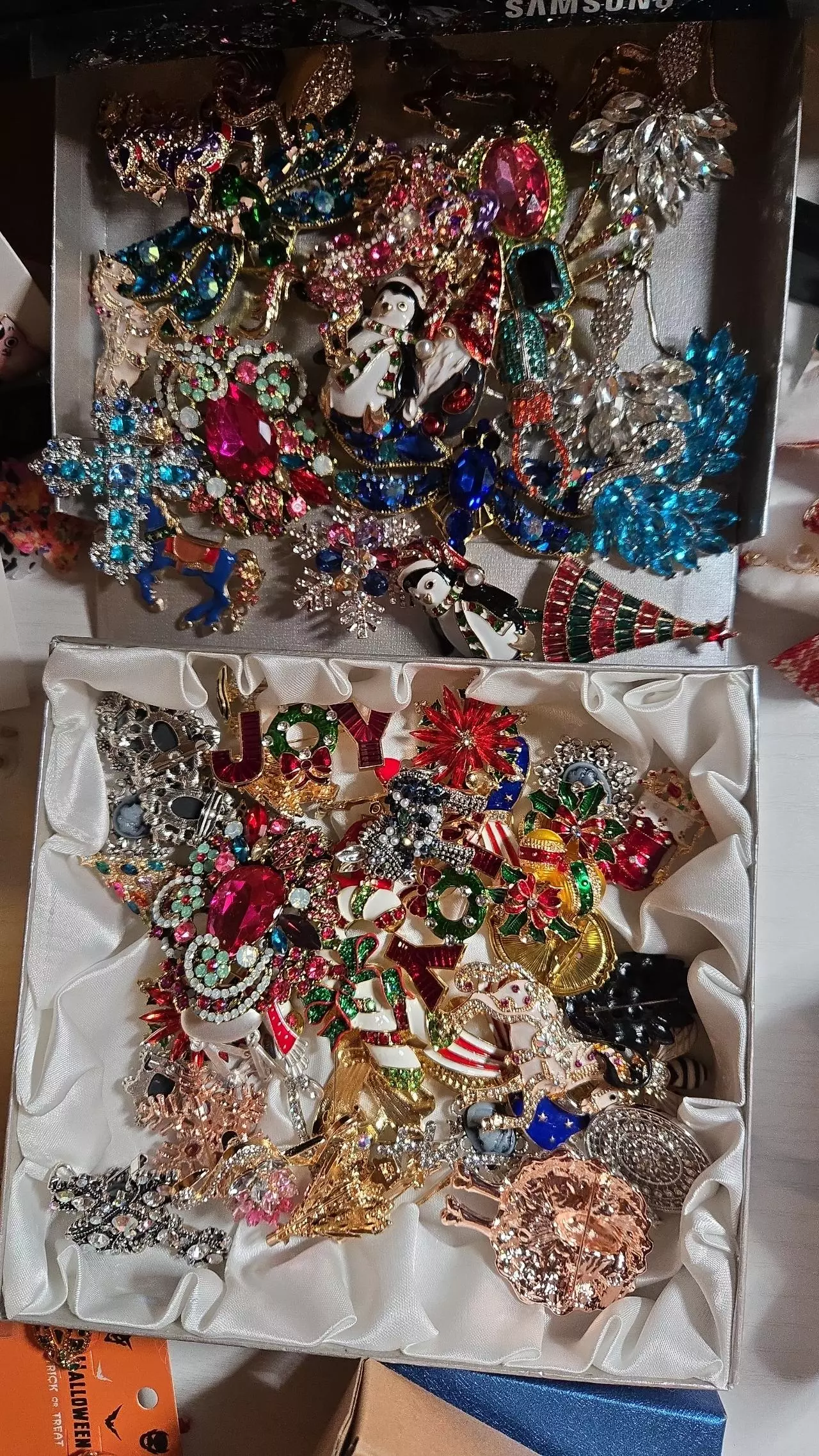 plant/Becky's Brooches Galore-0