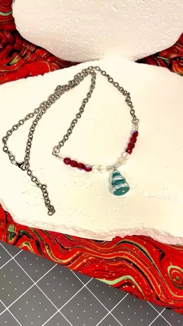 plant/Scarlet Christmas Necklace-1