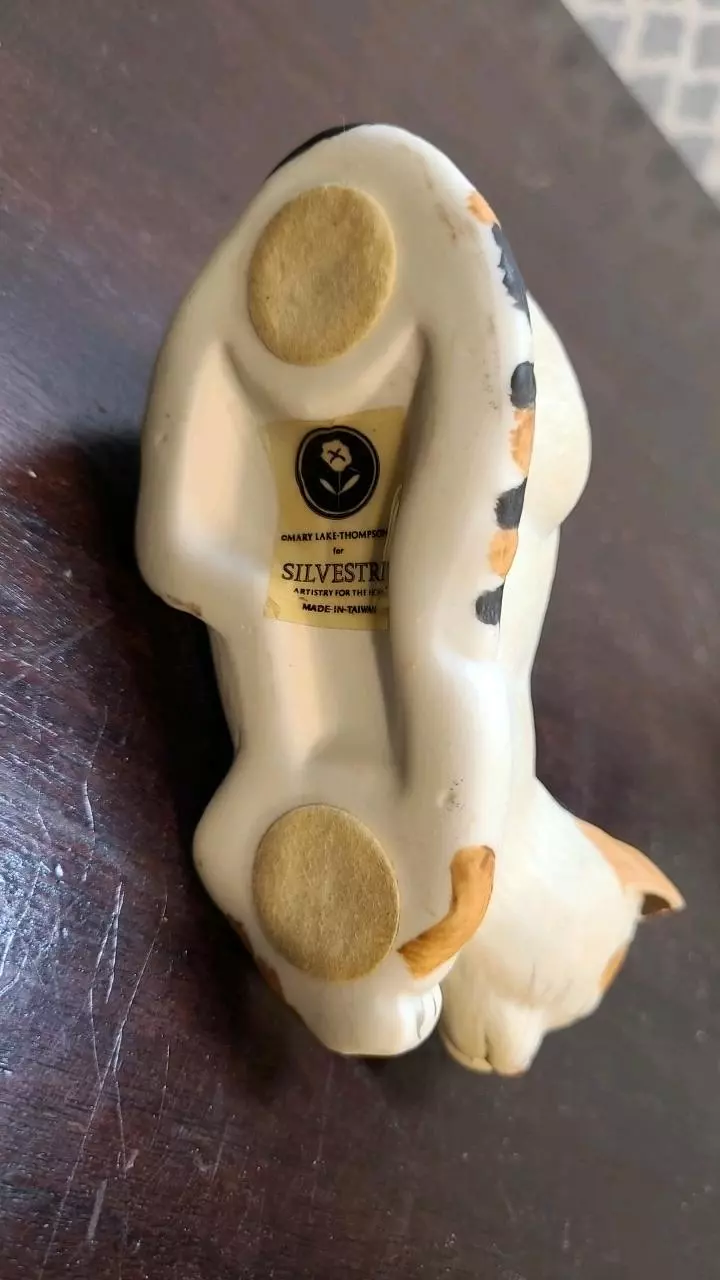 plant/Mary Lake Thompson Silvestri Porcelain Calico Kitty Cat Figurine Sleep Cuddles-3