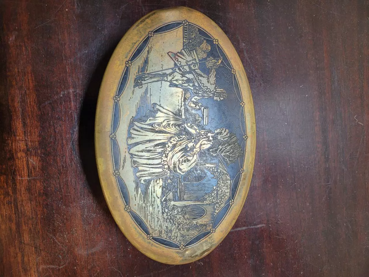 plant/Vintage Oval Brass with Black Enamel Courting Couple Lid Trinket Metal-1