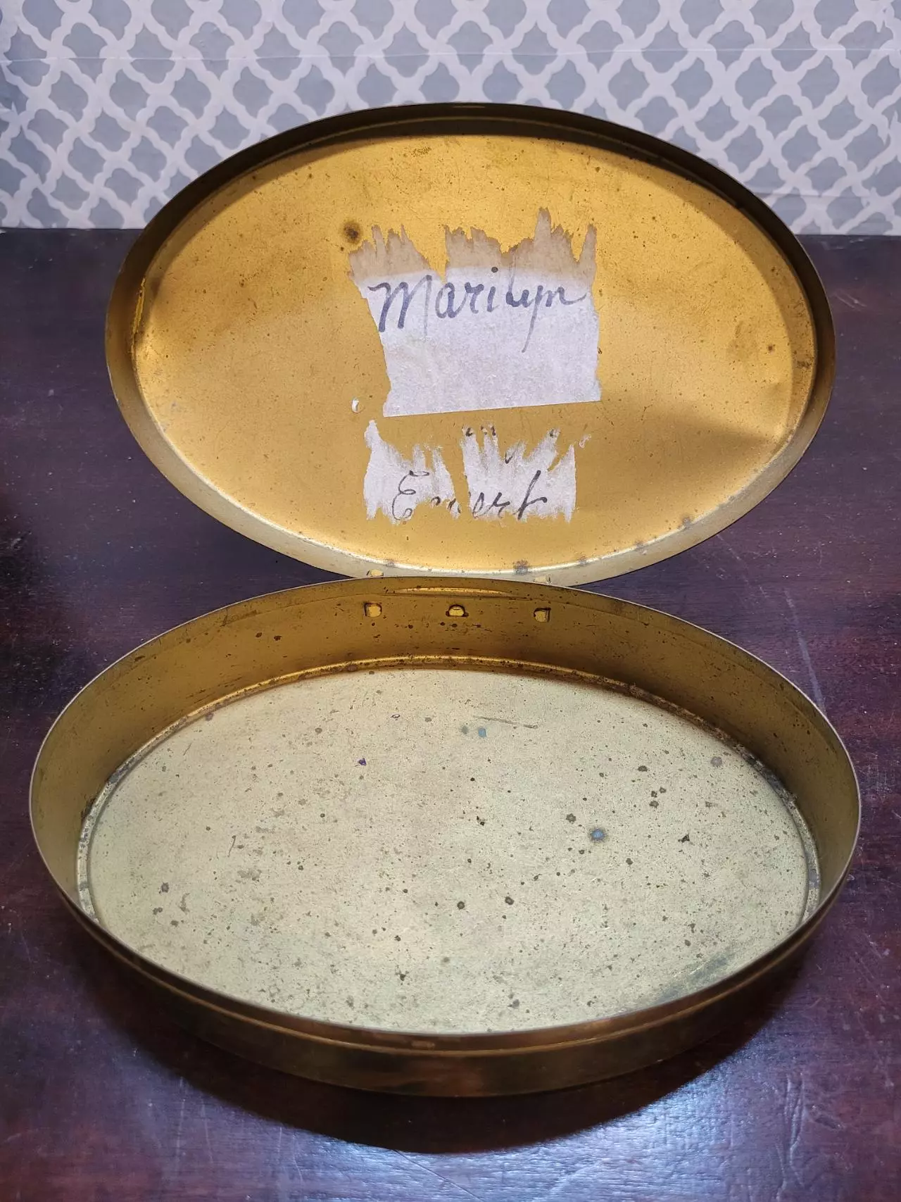 plant/Vintage Oval Brass with Black Enamel Courting Couple Lid Trinket Metal-5