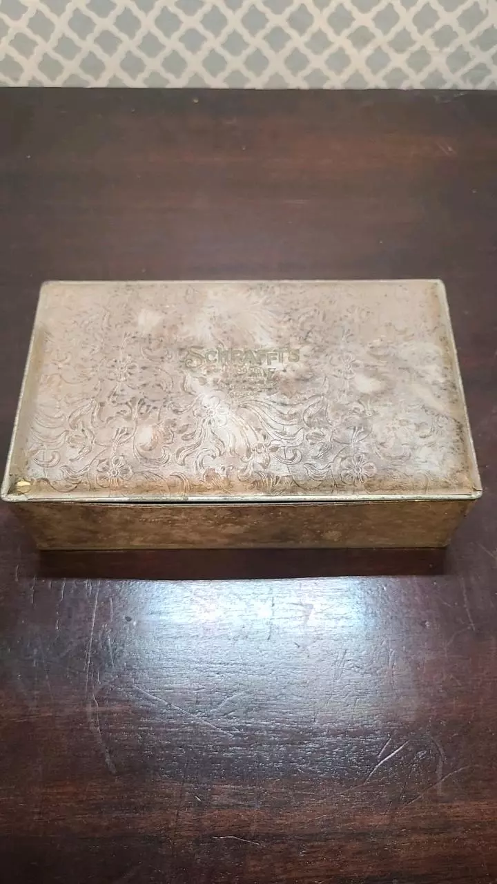 plant/Vintage Schrafft's Embossed Metal Hinged Candy Tin Box Floral Design-NY- -Boston-0