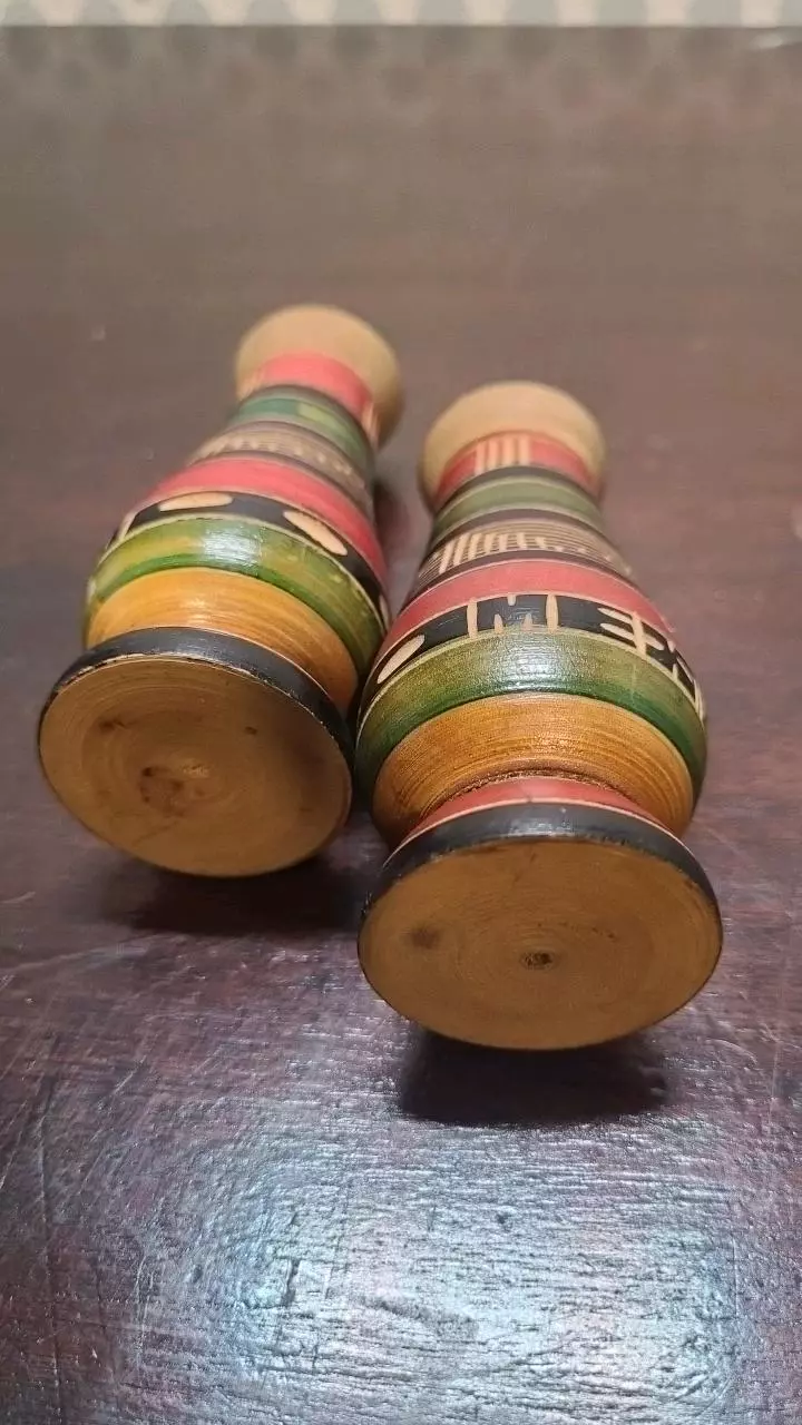 plant/Vtg Mexico Wooden Hand Carved And Painted Salt & Pepper Shakers 4"-3